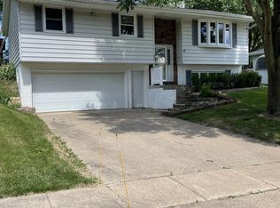 964 Patricia Ann Dr, Dubuque, IA 52003