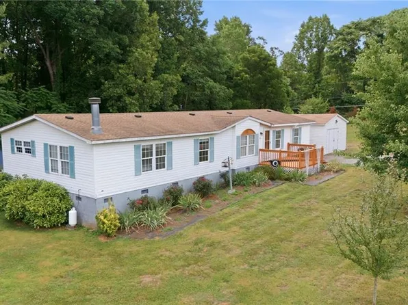 2032 Anna Dr, Yadkinville, NC 27055
