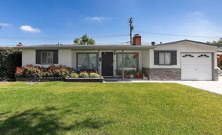 1879 Carol Dr