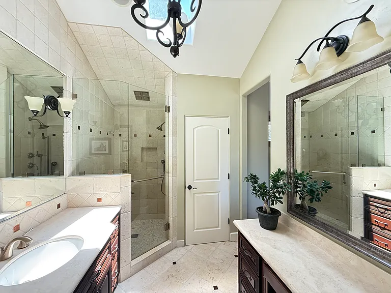 Bathroom Master Suite 1