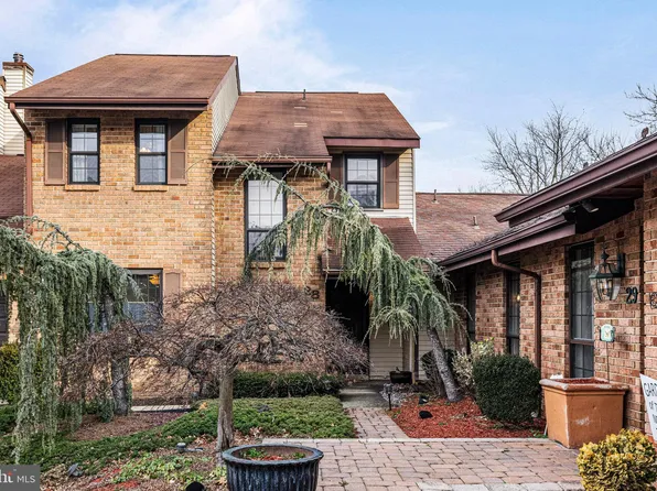 28 Lafayette Ln, Cherry Hill, NJ 08003