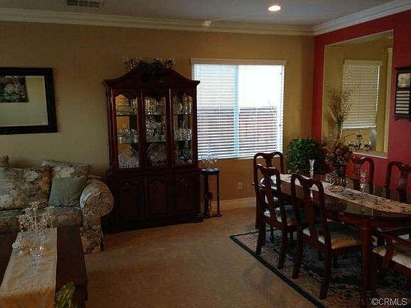 4th image of 852 Melville Ave