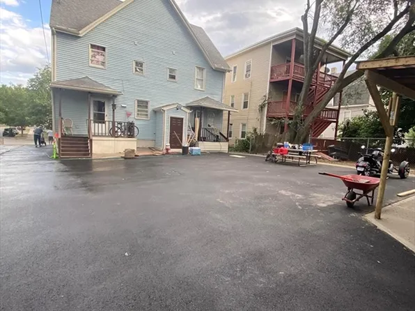 830-832 Carew St, Springfield, MA 01104