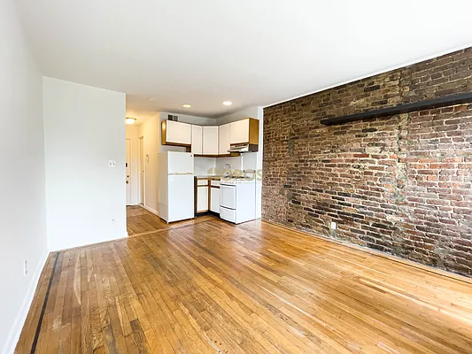 Rented by City Connections Realty | media 7