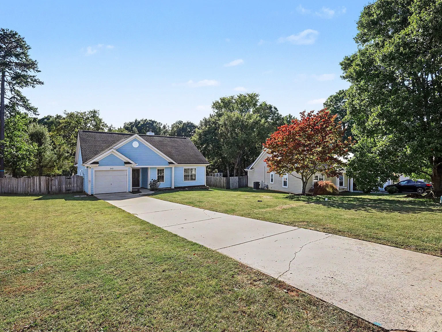 3 bed, 1317 sqft, $1,985 — Photo 2