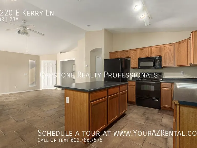 3220 E Kerry Ln — Photo 3