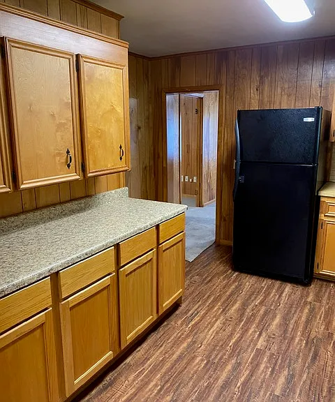 Kitchen (view 2)