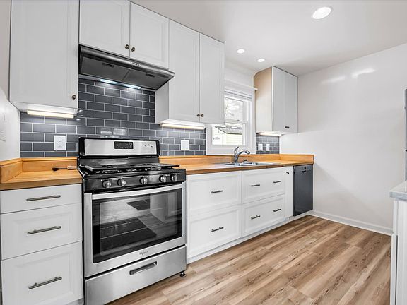 4th image of 28367 Rosemont St
