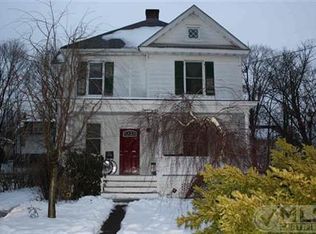 18 S Oakwood Ter, New Paltz, NY 12561