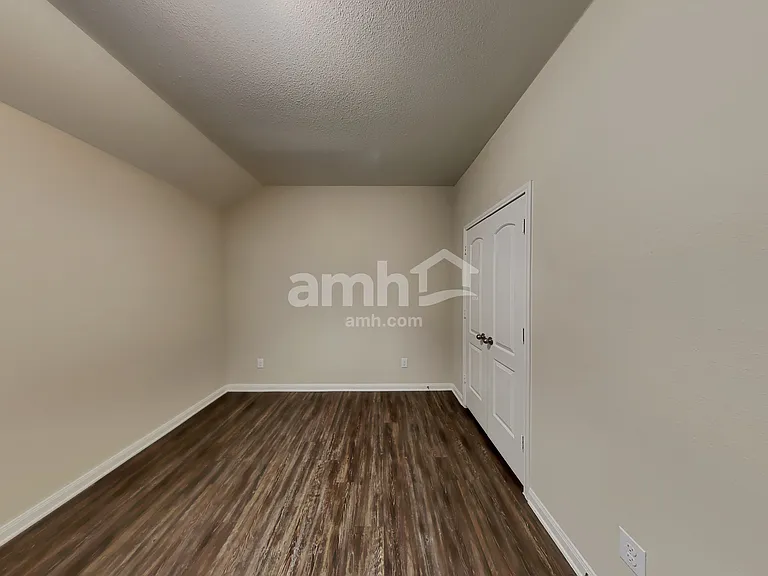 724 Lansman Trl — Photo 16