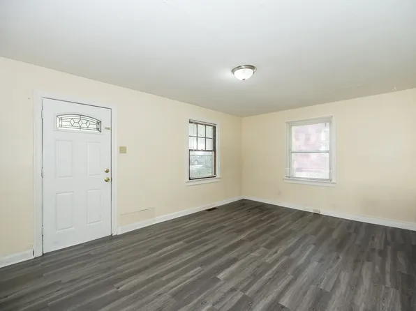 7129 Lamont Dr, Saint Louis, MO 63136