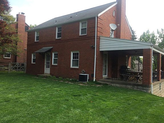 Spacious side porch