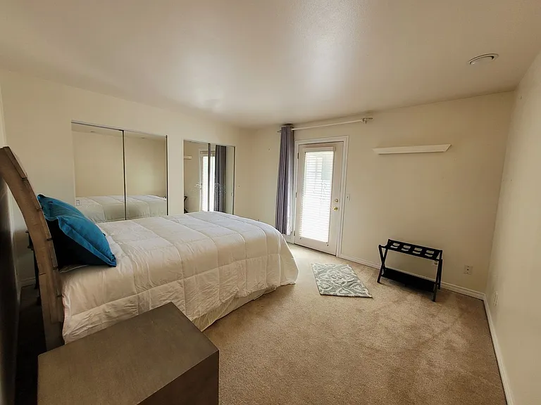 625 1/2 Marine Dr — Photo 19