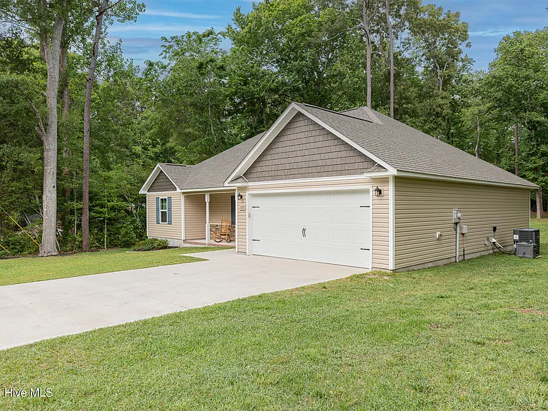 137 Wilburne Dr — Photo 3