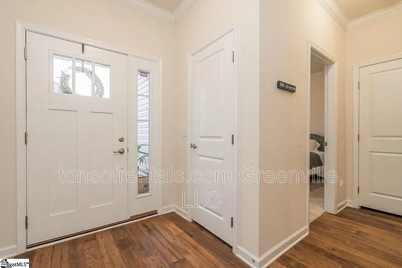 3 bed, 2.0 bath, 1555 sqft, $1,895 — Photo 3
