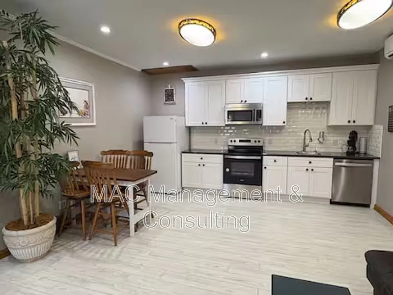 335 N Peachtree Ave #4