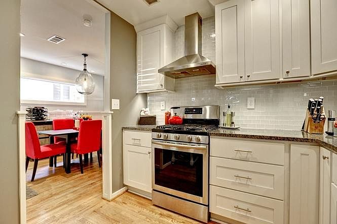 Great chef's kitchen with 5-burner gas stove. Beautiful tile