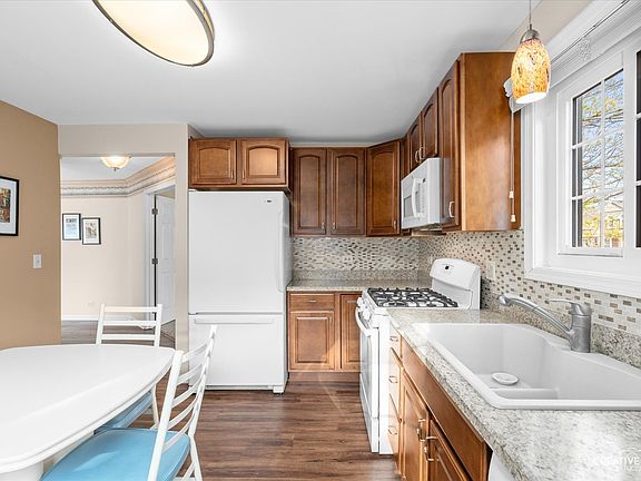 5th image of 2485 Charleston Dr Unit 1
