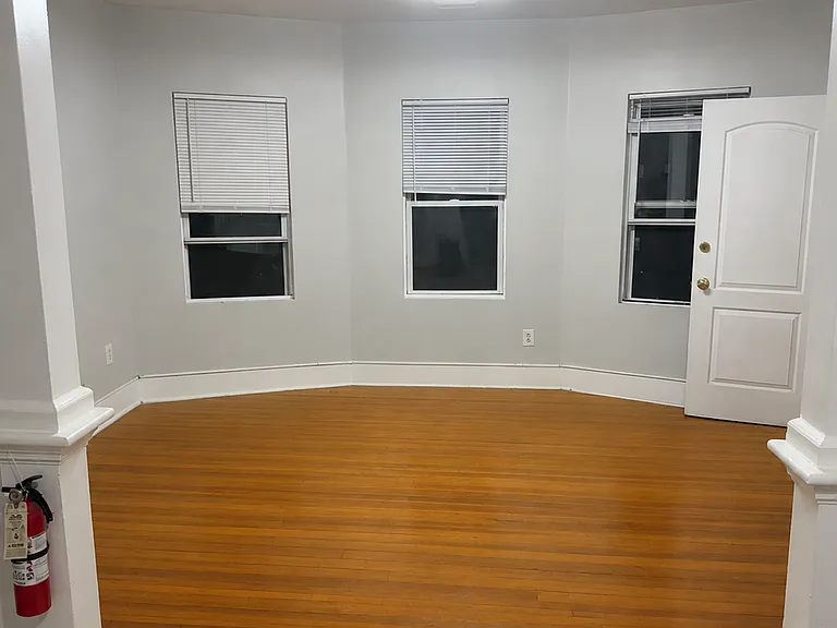 18 Coyle Ave #3F — Photo 3