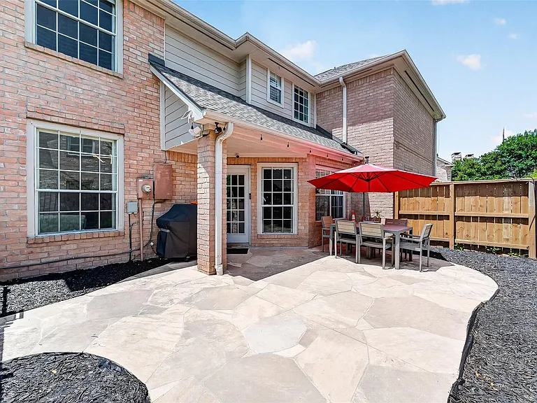 1015 Enclave Sq S — Photo 41