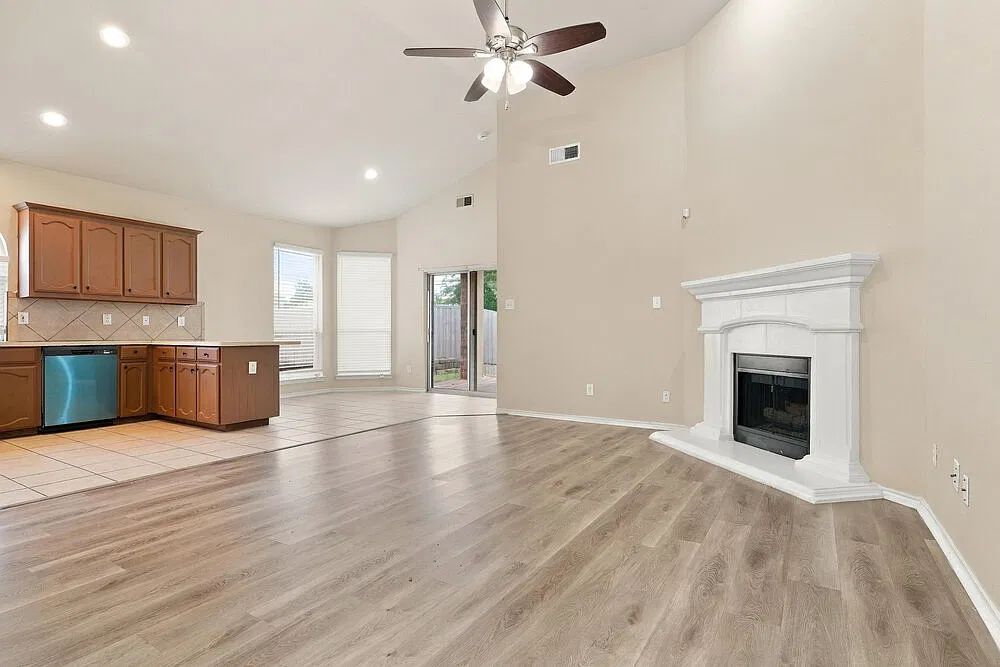 3 bed, 2.0 bath, 1524 sqft, $2,005 — Photo 4