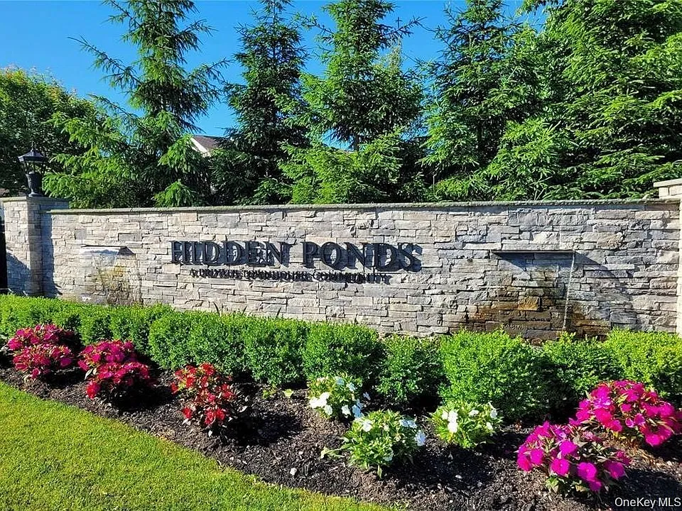56 S Pond Ln