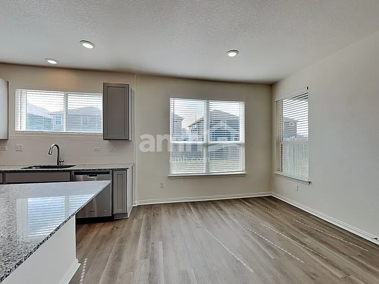 2718 Meadowood Hts — Photo 4