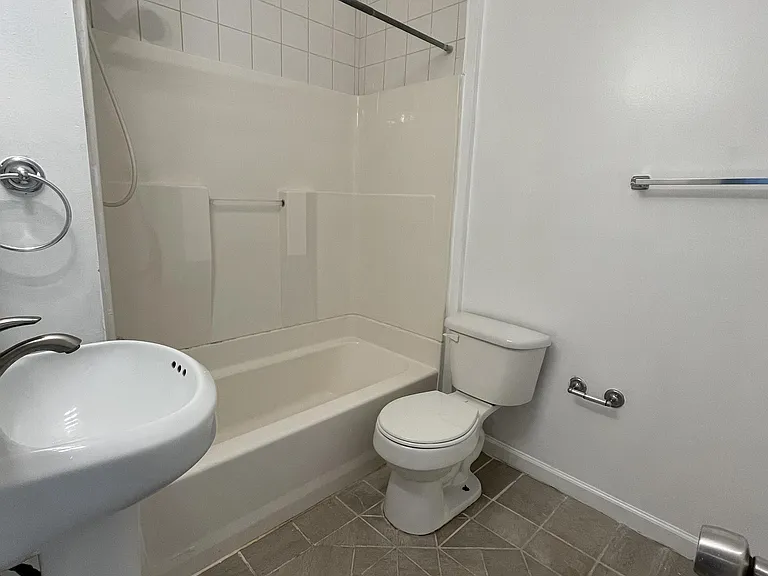 3401 Central St #302 — Photo 12