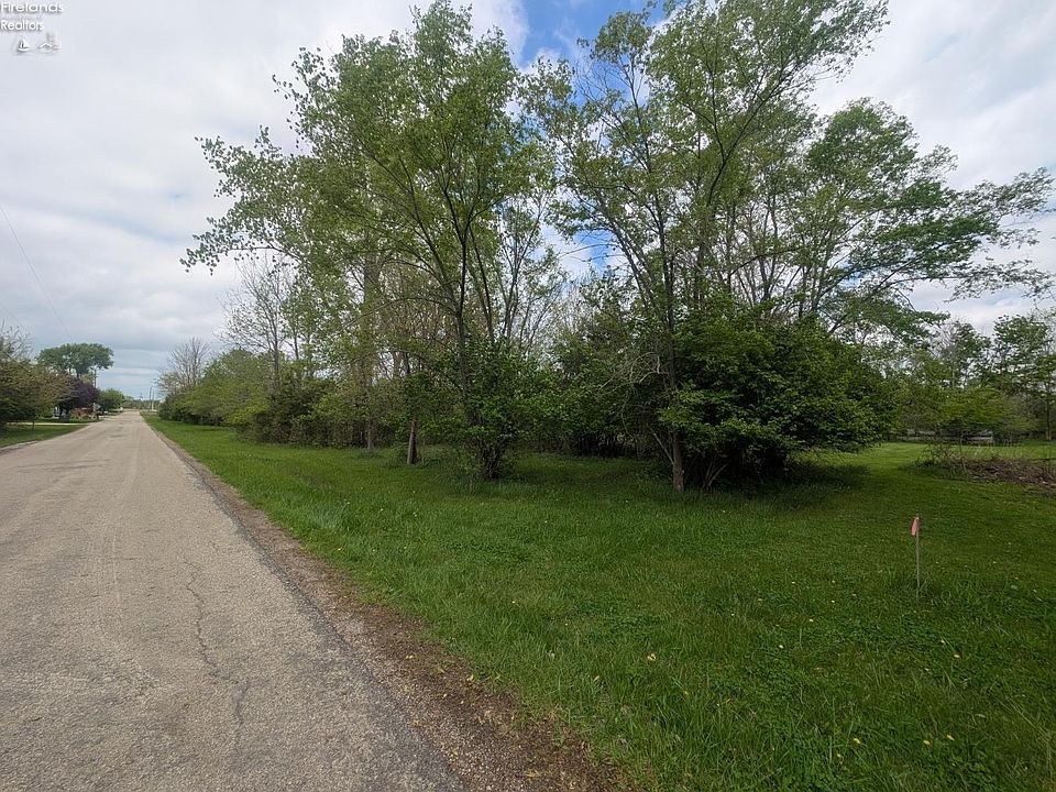 1st image of 1703 S Dubbert Rd