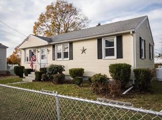 21 Magnolia St, Bristol, RI 02809