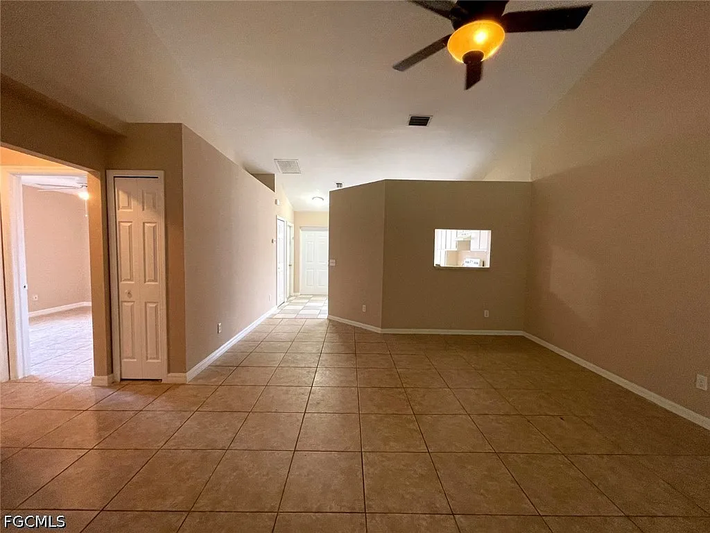 2 bed, 2.0 bath, 1023 sqft, $1,495 — Photo 3