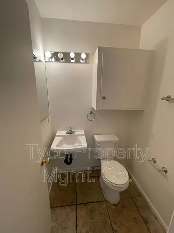 2 bed, 1.5 bath, 900 sqft, $2,495 — Photo 4