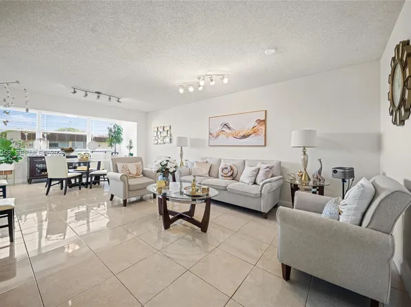 8951 Sunrise Lakes Blvd APT 301, Sunrise, FL 33322