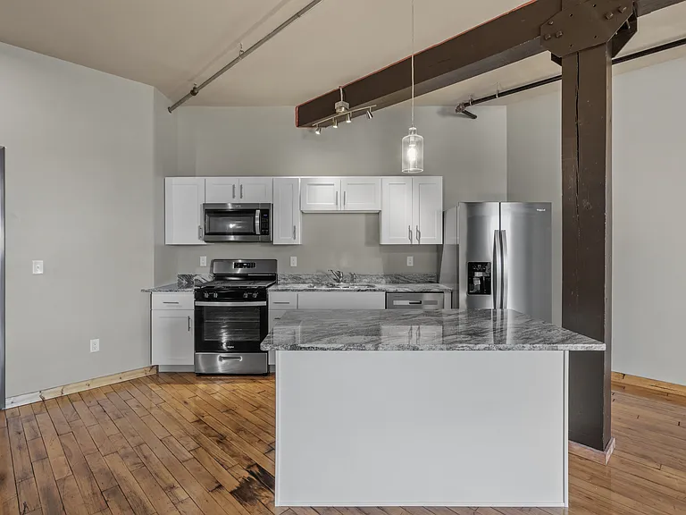 225 E 2nd St #202 — Photo 6