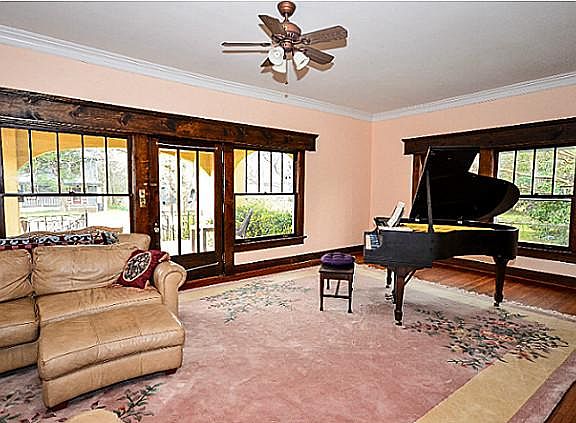 3rd image of 1224 W 4th Ave