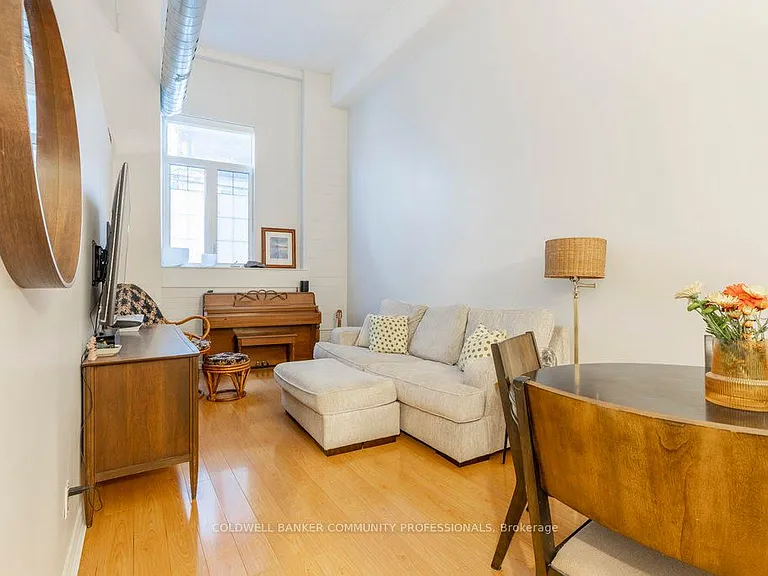 80 King William St #112 — Photo 14