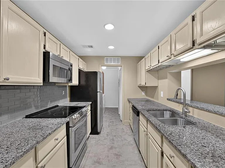 123 Warm Springs Cir — Photo 14
