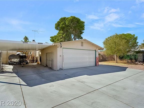3rd image of 4119 Parkwood Cir