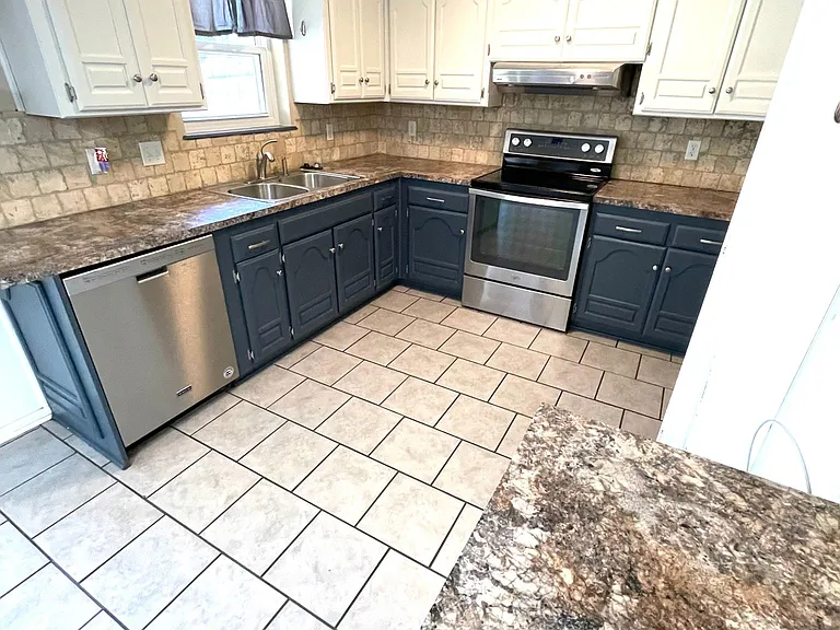 908 Cooper Ln — Photo 13