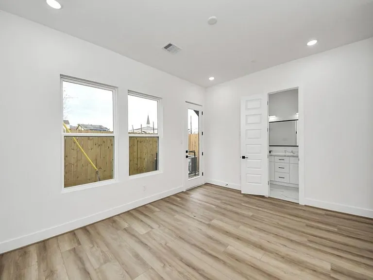3915 Tuam St #B1 — Photo 6