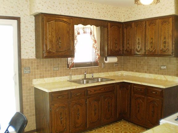 5th image of 8832 W 174th St