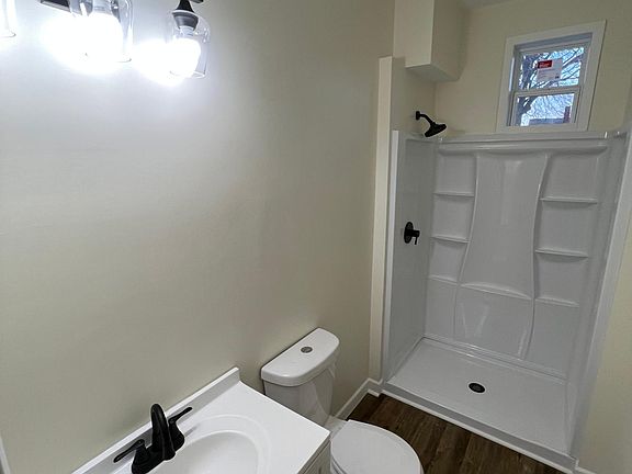 5th image of 1054 W 9th St APT 3