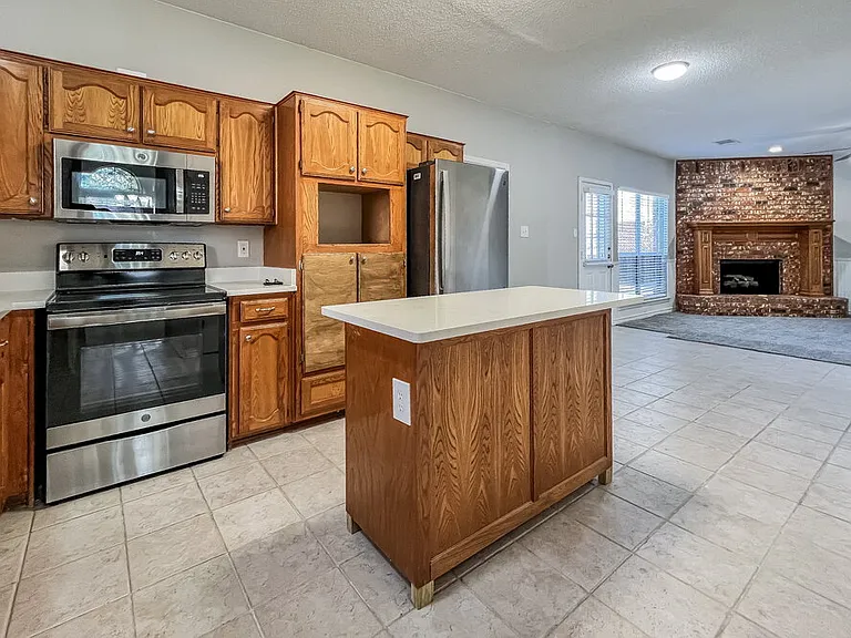6902 Graham Dr — Photo 9