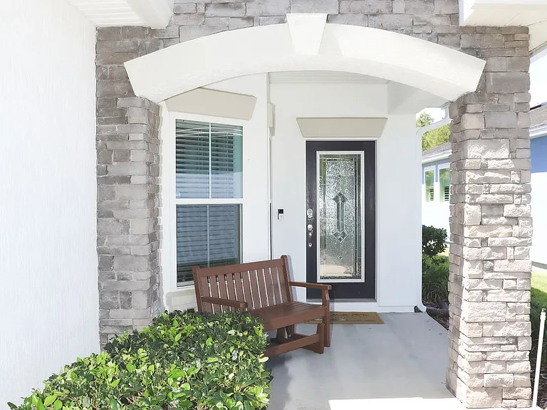 454 Howland Dr — Photo 3