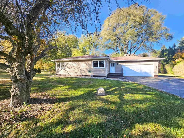 6438 W Stanley Rd, Mount Morris, MI 48458