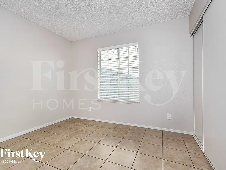 2359 Los Feliz St — Photo 11