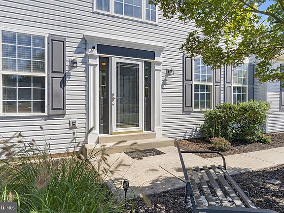 5th image of 160 Joan Dr