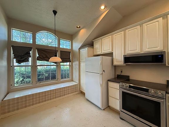 4th image of 2348 Polo Park Dr