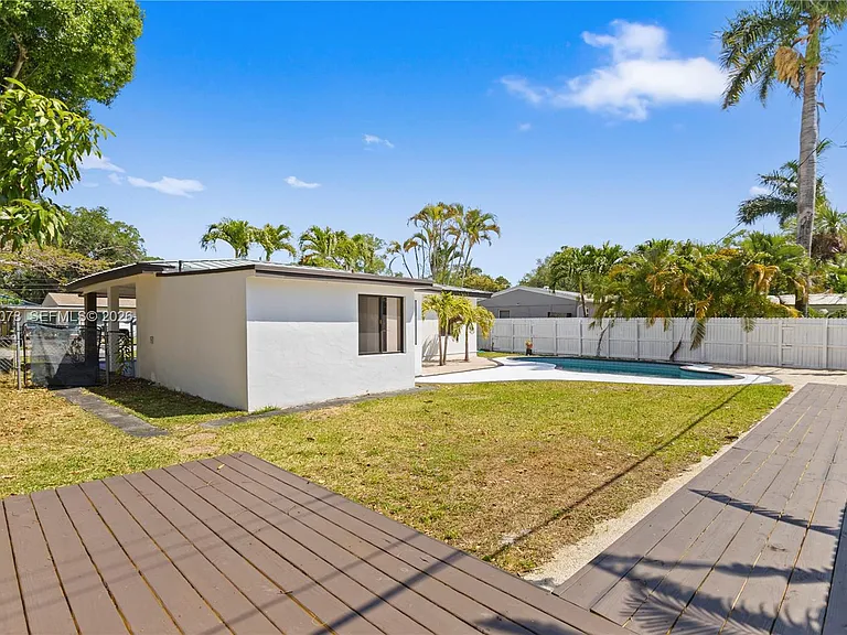 1524 SW 32nd Ct — Photo 40