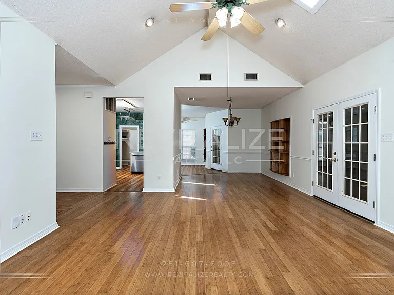 105 Ventura Cir — Photo 18